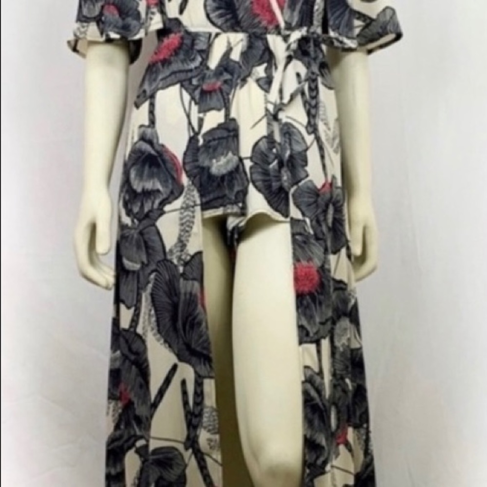 LOWER PRICE!! Now $12 Women’s shorts jumpsuit romper Size XS (orig listed @ $28)